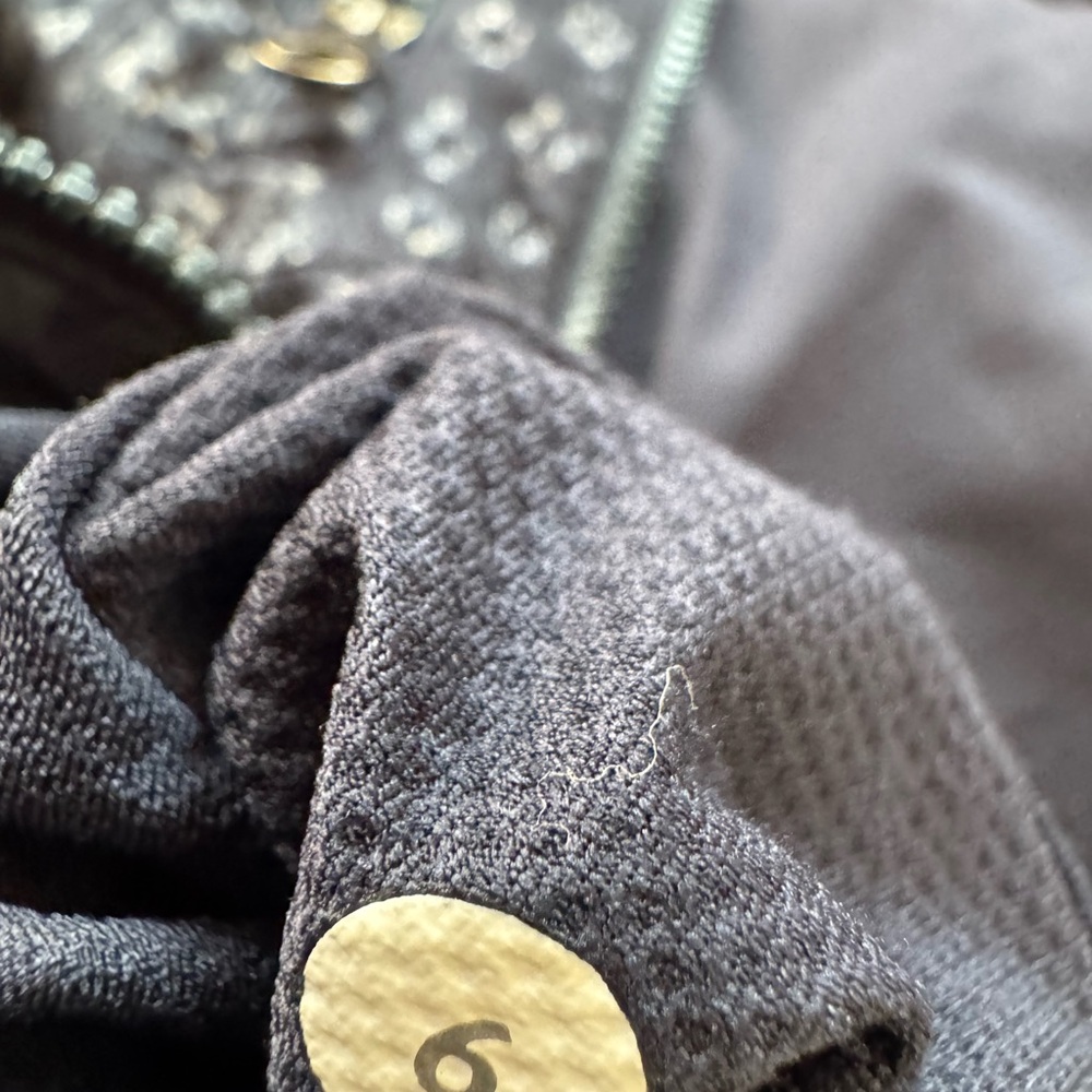 Lululemon Spring Forward Jacket With Hood Size 6 - image 4